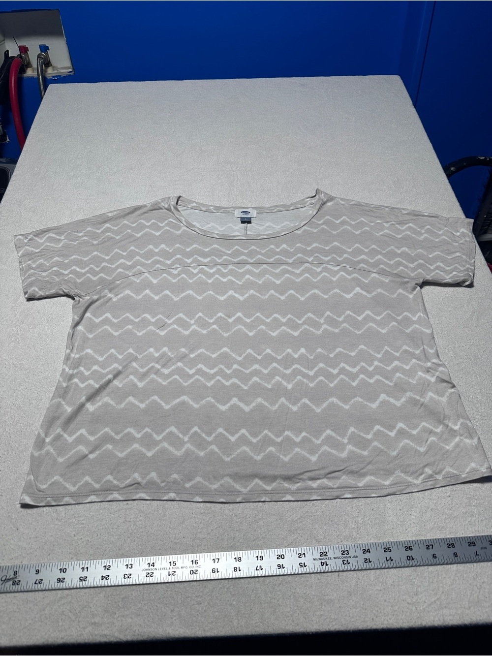 Old Navy Beige Zigzag Short Sleeve Tee